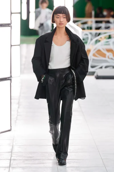 Look 15